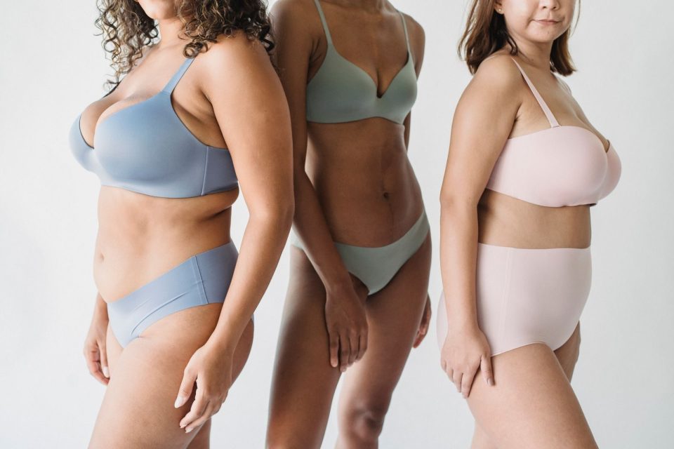 Совети за избор на потесна облека која јасно прилегнува на телото